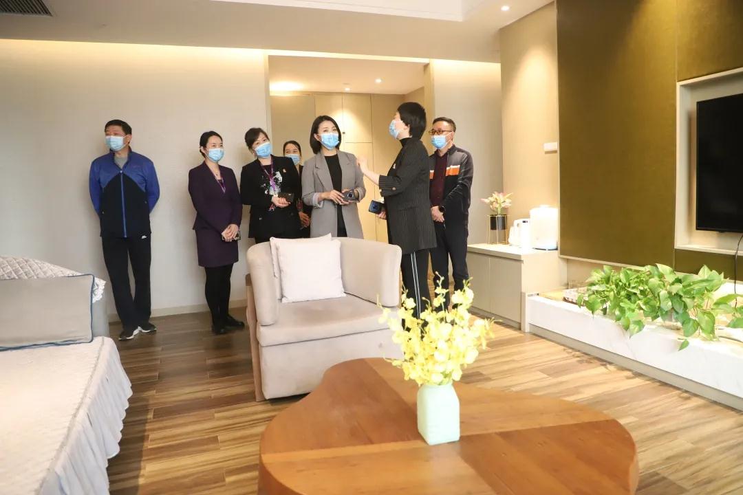 河南電視臺都市頻道主持人金燕參觀預定雪絨花月子會所